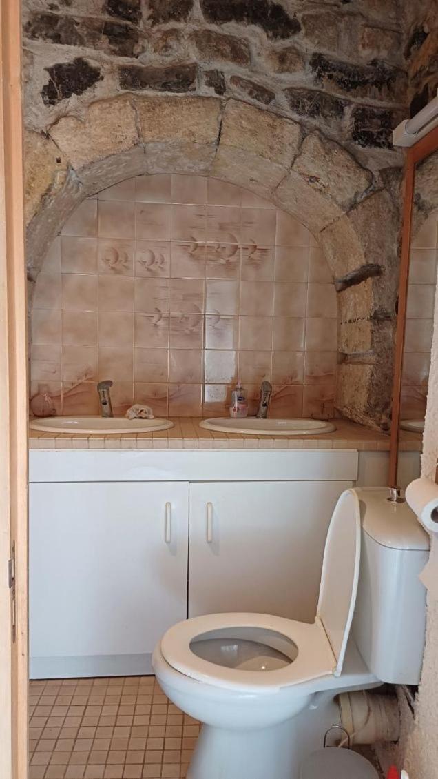 Appartement Chaleureux Dans Une Maison En Pierre Mireval 外观 照片